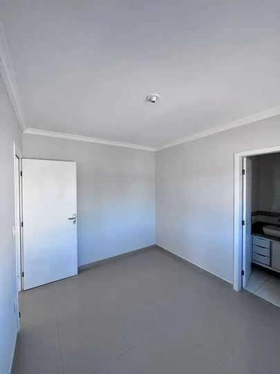 Prédio inteiro a venda com 8 apartamentos e 16 vagas de garagem em Itapoá