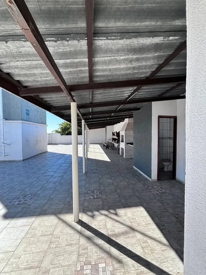 Prédio inteiro a venda com 8 apartamentos e 16 vagas de garagem em Itapoá