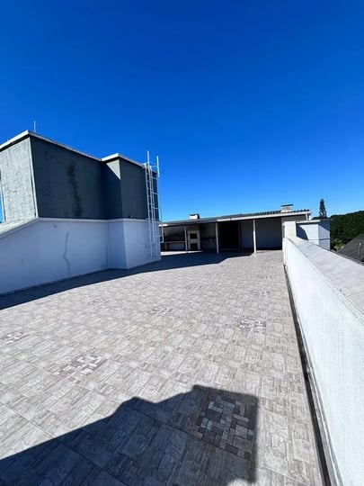 Prédio inteiro a venda com 8 apartamentos e 16 vagas de garagem em Itapoá