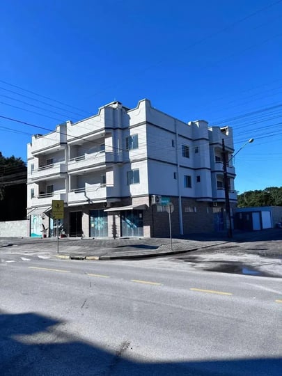 Prédio inteiro a venda com 8 apartamentos e 16 vagas de garagem em Itapoá