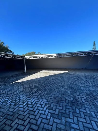 Prédio inteiro a venda com 8 apartamentos e 16 vagas de garagem em Itapoá