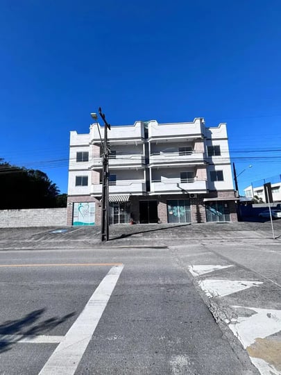 Prédio inteiro a venda com 8 apartamentos e 16 vagas de garagem em Itapoá