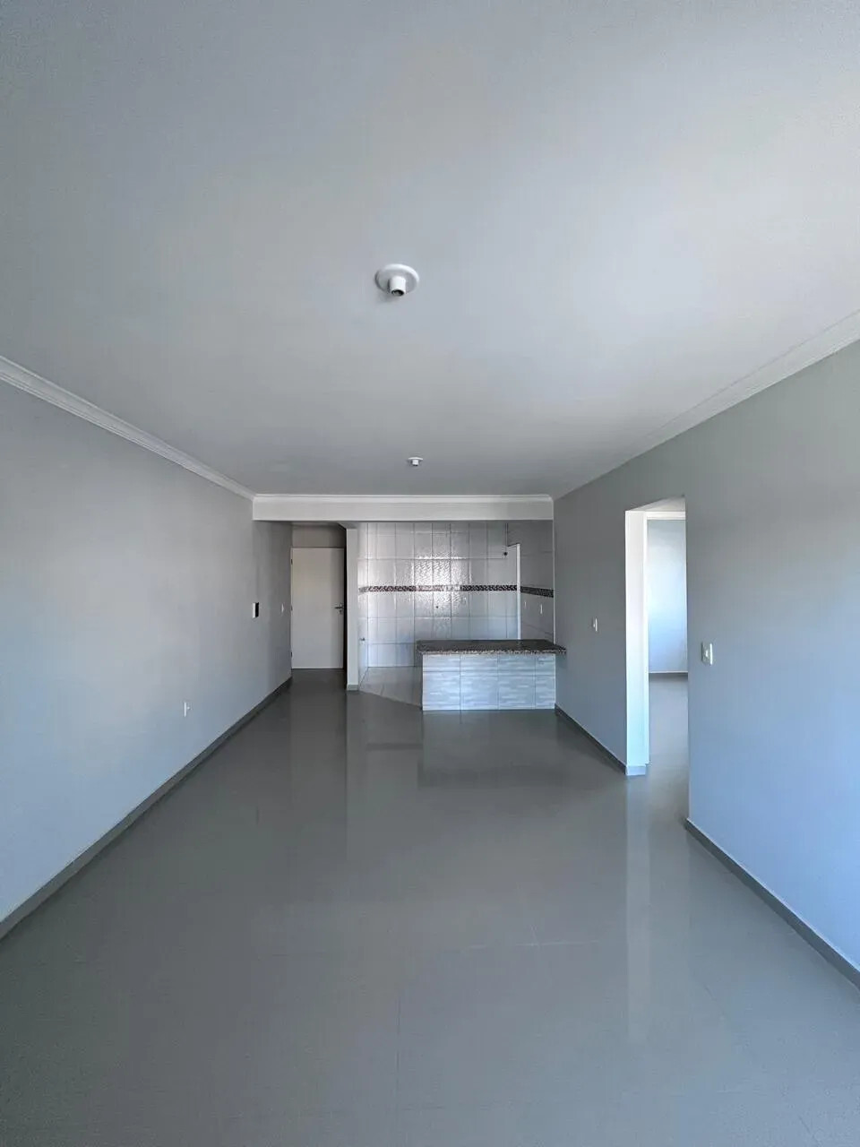 Prédio inteiro a venda com 8 apartamentos e 16 vagas de garagem em Itapoá