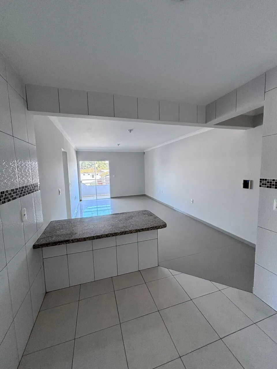 Prédio inteiro a venda com 8 apartamentos e 16 vagas de garagem em Itapoá