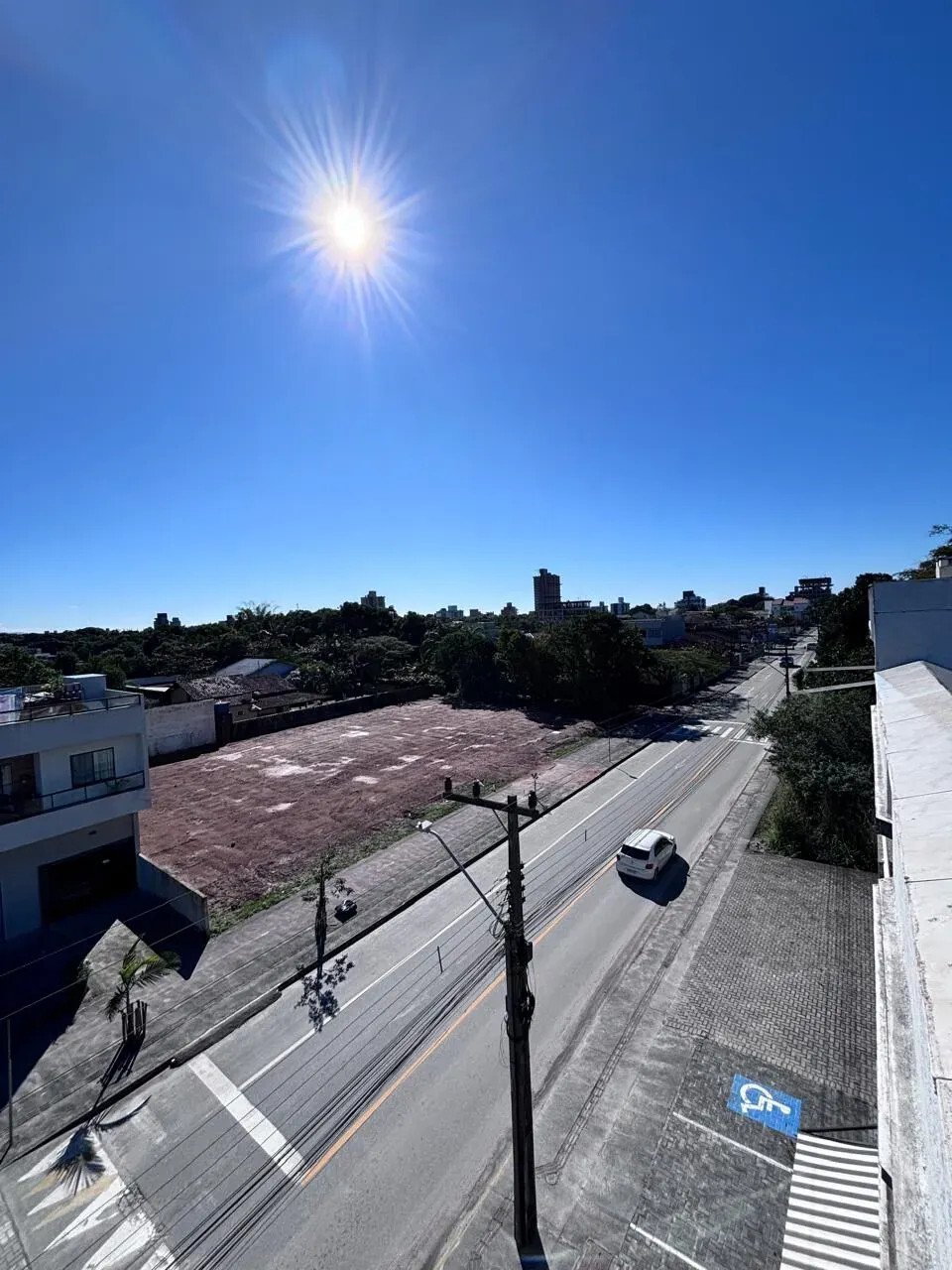 Prédio inteiro a venda com 8 apartamentos e 16 vagas de garagem em Itapoá