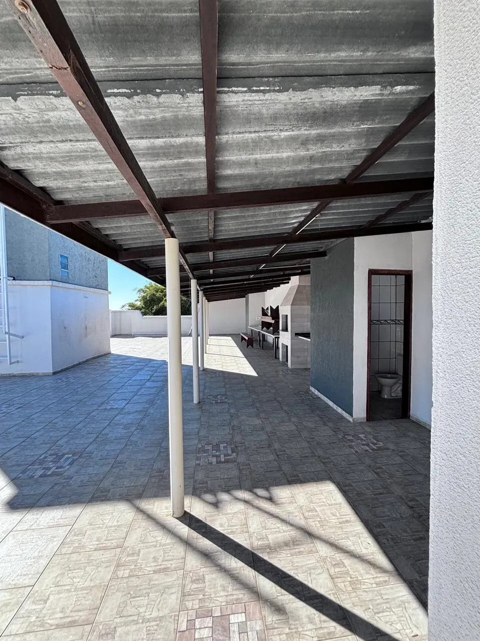 Prédio inteiro a venda com 8 apartamentos e 16 vagas de garagem em Itapoá