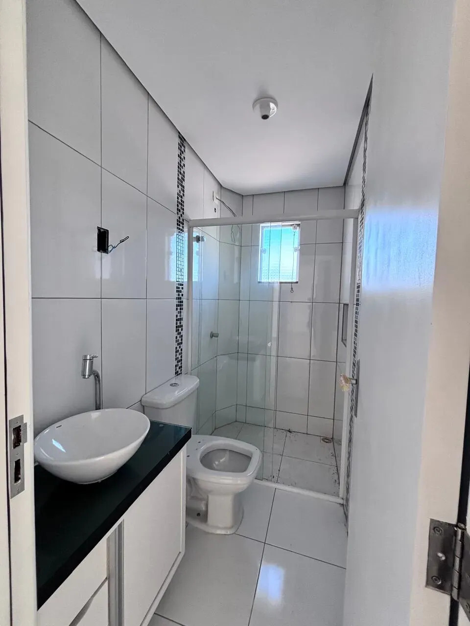 Prédio inteiro a venda com 8 apartamentos e 16 vagas de garagem em Itapoá