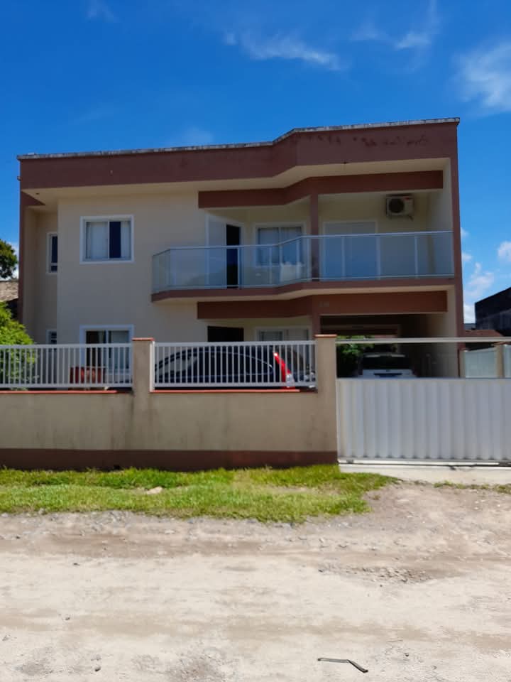 Sobrado na Região Central de Itapoá-SC