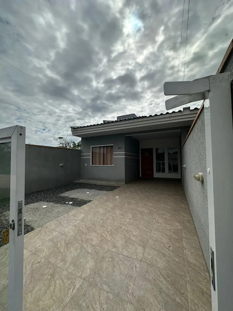 Casa com 3 dormitórios sendo 1 suíte e 2 vagas de garagem em Itapoá